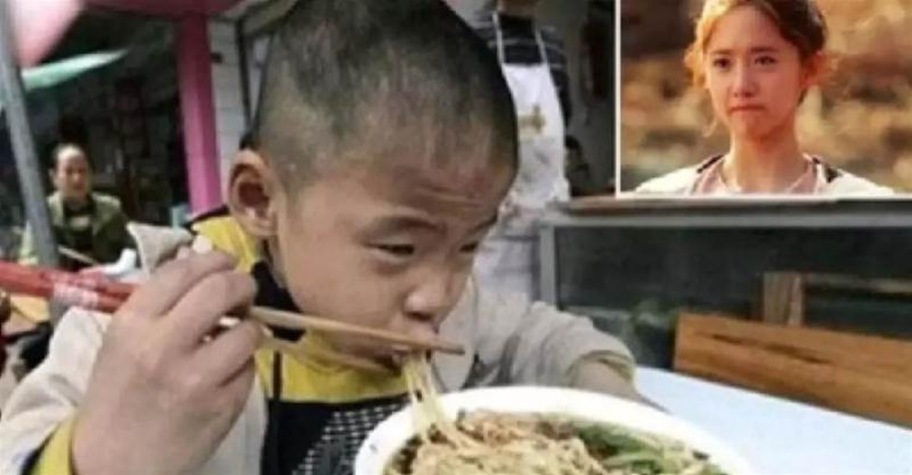 小男孩每次用一元 騙便當,她決定拆穿他還說了一句話,15年後竟收到一筆錢,她激動得哭了