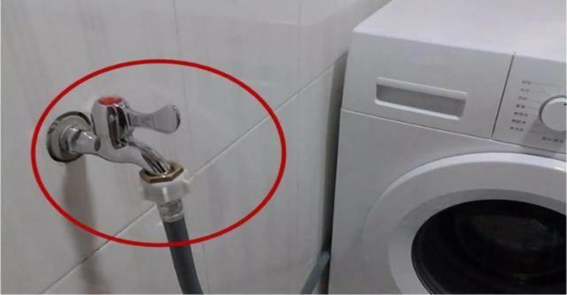 全自動洗衣機不用時，水龍頭要關閉嗎？好多人不懂咋回事，多虧維修師傅提醒，早改正早好